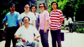 来地坛看海，看看“余华铁生”那两棵树和它们连接的友谊
