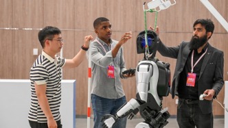 直播丨踢足球、搬货物、做家务，2025国际人形机器人技能大赛来了！