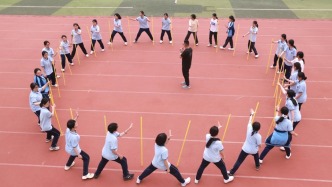 专家谈高考人数8年来首降：适龄人口减少、升学渠道多元