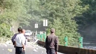 湖北神農架發生山體滑坡，道路已疏通