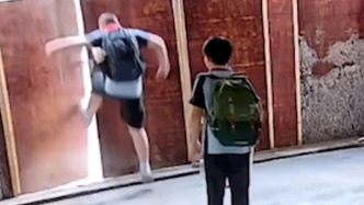 苏州3名熊孩子闯入正装修别墅搞破坏，业主：家长带孩子来道歉，我回赠了试卷