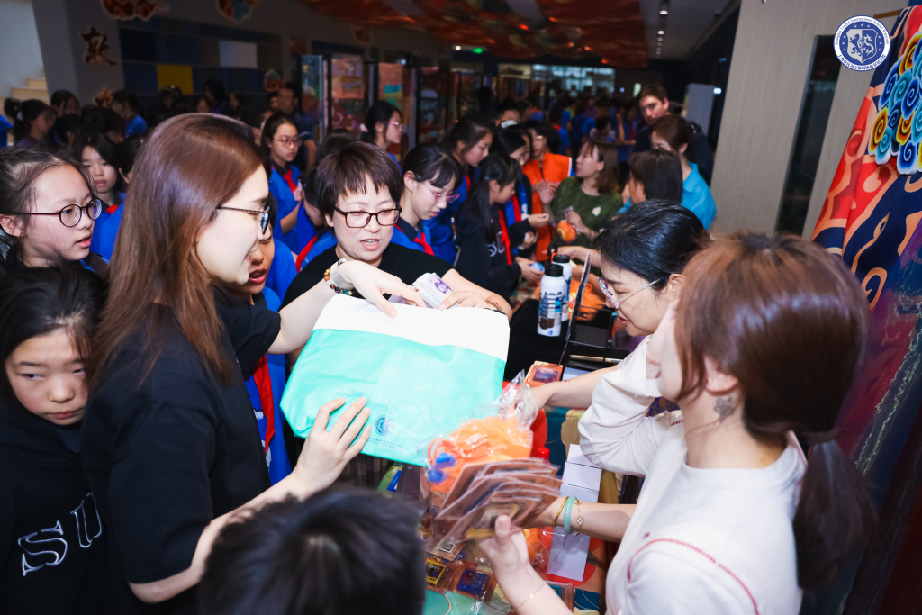 聚焦敦煌主题，这些初中生开启人生第一场“产品发布会”