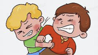 中学生举报同学带电子设备被打伤，法院：学校鼓励学生间检举有过错