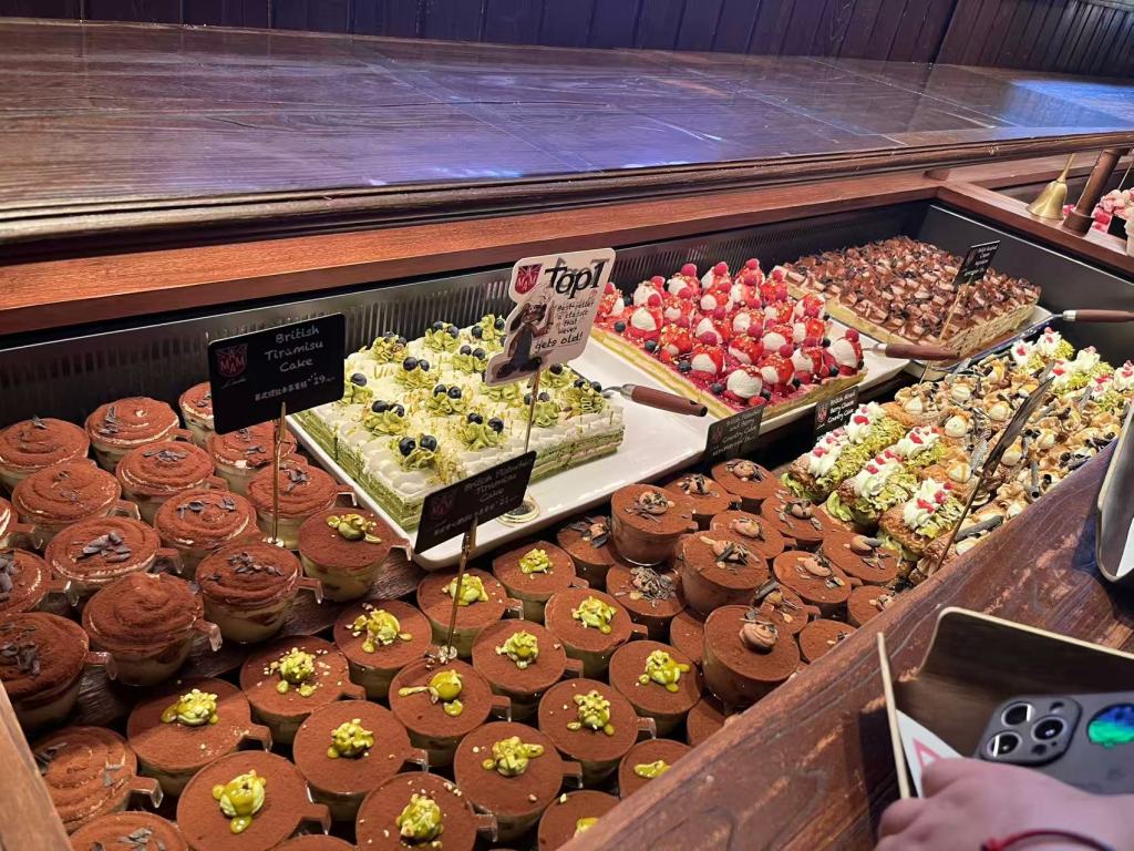 网红面包店的食品直接裸露在外有卫生隐患？监管部门已督促整改