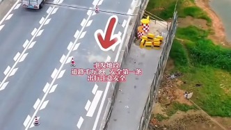 东莞一小汽车坠桥5人死亡，事发地疑为“断头路”