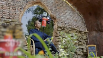 35岁男子放弃万元月薪爆改山洞住4年：精神自由更重要