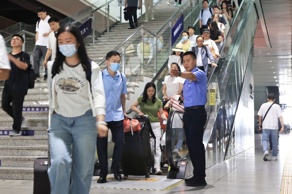 端午小长假第一天，铁路上海站预计发送旅客64.5万人次