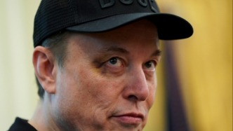 白宫告别仪式上马斯克眼角淤青，本人回应：儿子打的