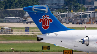 南航通報航班返航：一旅客相機電池及充電寶冒煙，已排除安全風險