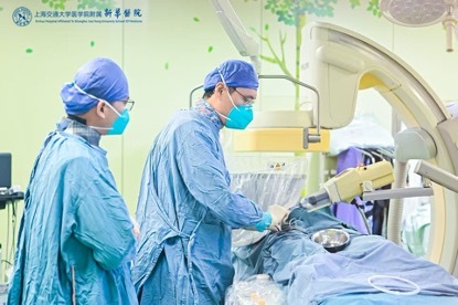 3岁男孩患眼部肿瘤被告知建议“摘除眼球”，在沪治疗后重获正常视力