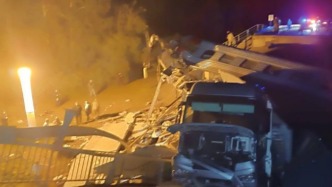俄羅斯西部發(fā)生橋梁坍塌致火車脫軌，至少7人死亡