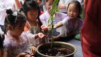 讓孩子愛(ài)上端午節(jié)，黃道婆公園舉行民俗親子游園會(huì)