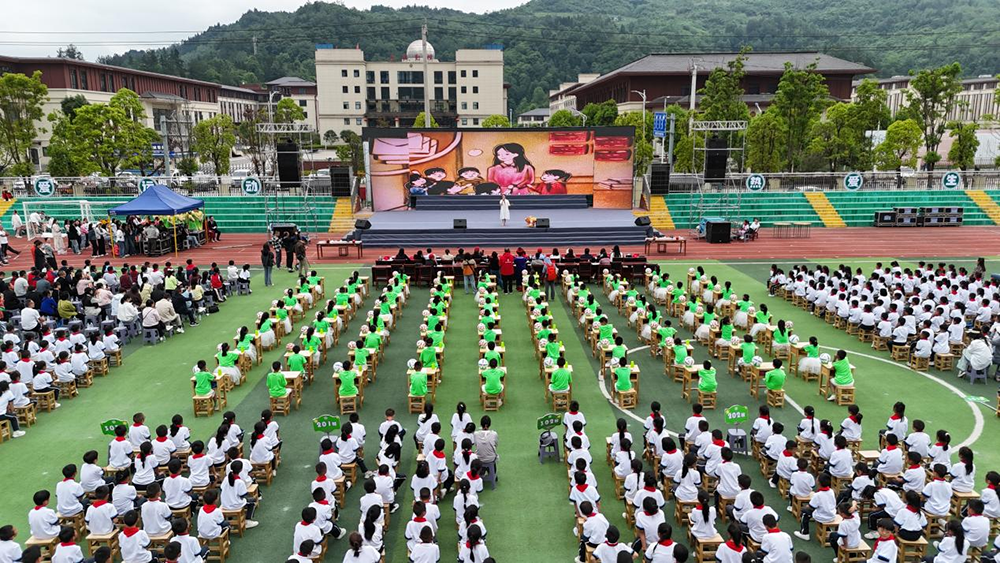 演员杨娟助学近20年：从关注5名留守儿童到惠及7万山区孩子