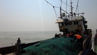 江蘇鹽城：心存僥幸出海捕撈，巡航海警查獲三艘非法捕撈船只