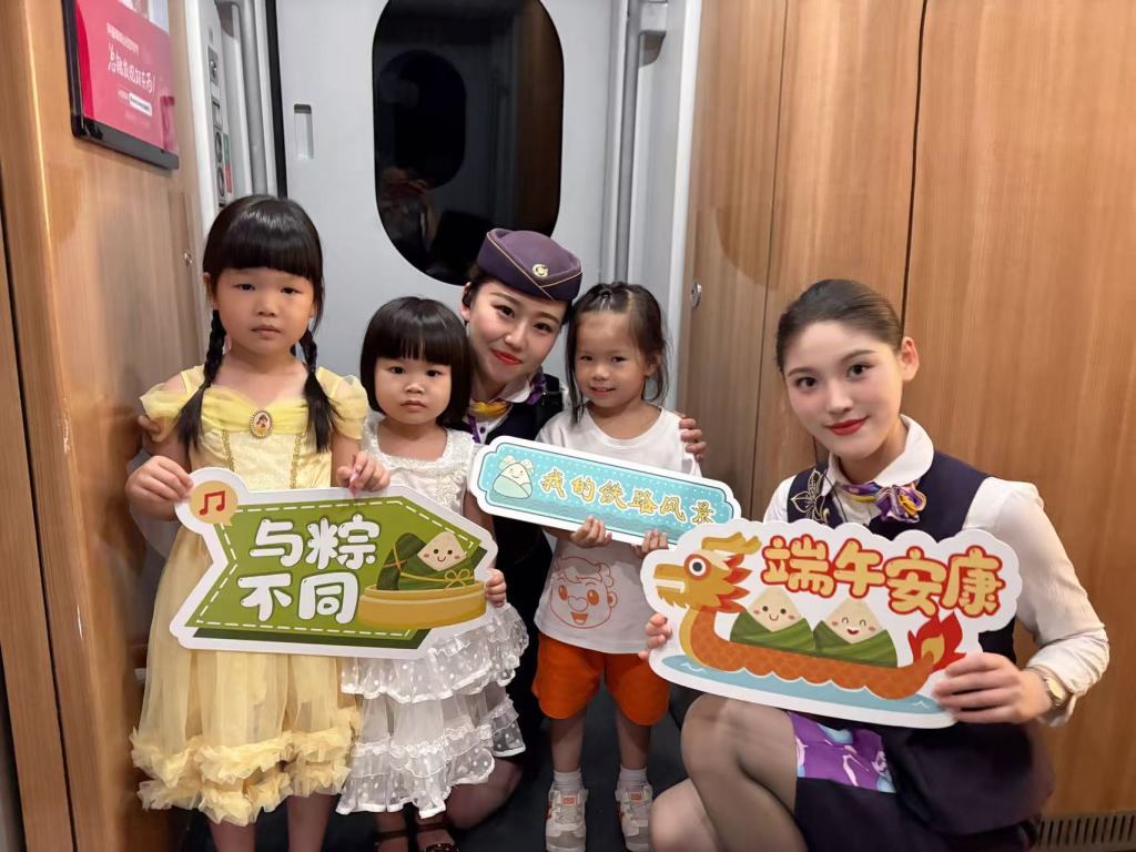 长三角多地火车站今日午后起将迎返程客流高峰，预计发送370万人次