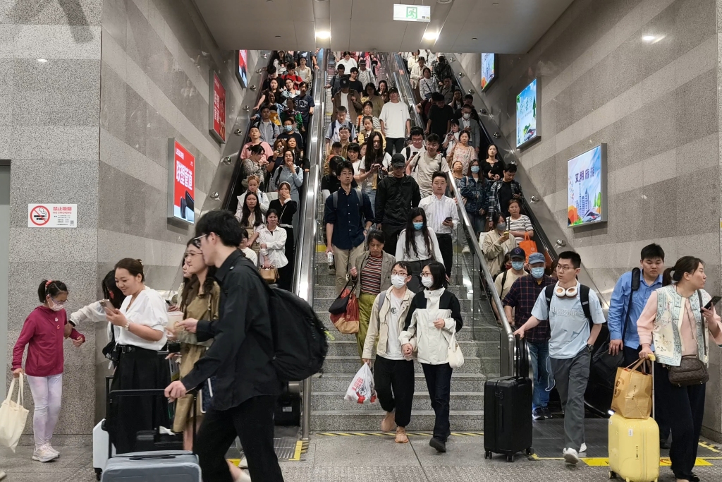 长三角铁路端午假期日均发送325.8万人次，同比增超3%
