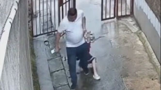 男子酒后拖拽6歲女童進巷子，警方：已拘留，將追究刑事責任