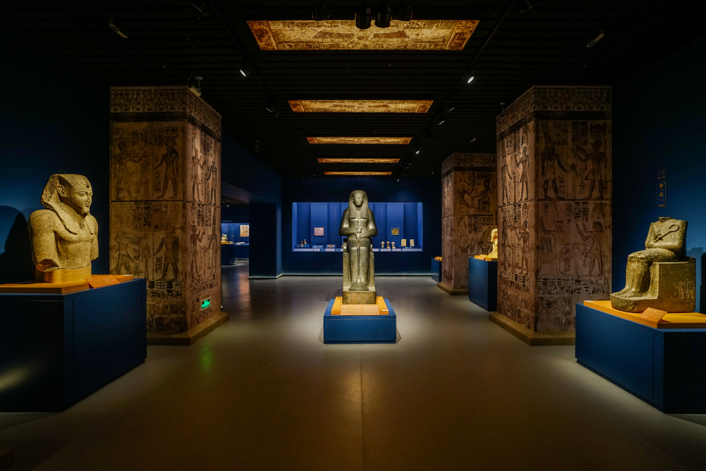 仪式理论视域下策展与观看的逻辑重构——“金字塔之巅：古埃及文明大展”观察