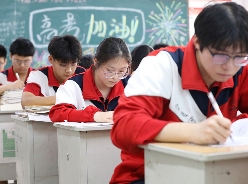 马上评｜“双休”难落实，家长、学校在担心什么？
