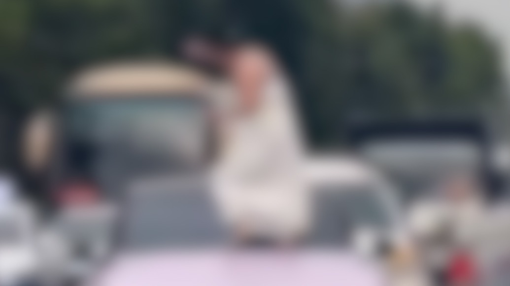 洛陽伊川縣一女子精神疾病發(fā)作擊打過往車輛，已被送醫(yī)