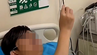 今年首批吃菌子中毒的人出現了，小伙野生菌中毒后隔空抓水母
