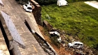 廣西三江一路段突發(fā)塌方，4車受損無人傷亡