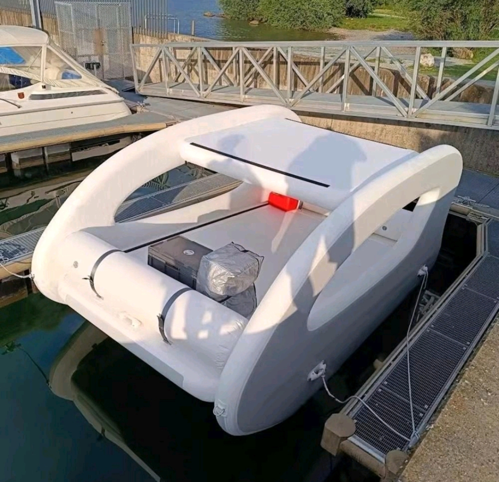 市民体验电动船靠岸时无人接应致落水，“Cityboat”如何更安全？