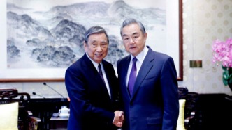 王毅會見日本國際貿(mào)易促進協(xié)會會長河野洋平