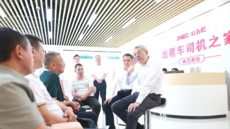 江西省委書記調研出租車網約車行業，與司機圍坐交流、詢問收入