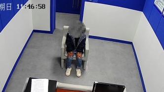 戶主外出時(shí)將鑰匙忘在門(mén)上，男子入室盜竊被抓獲