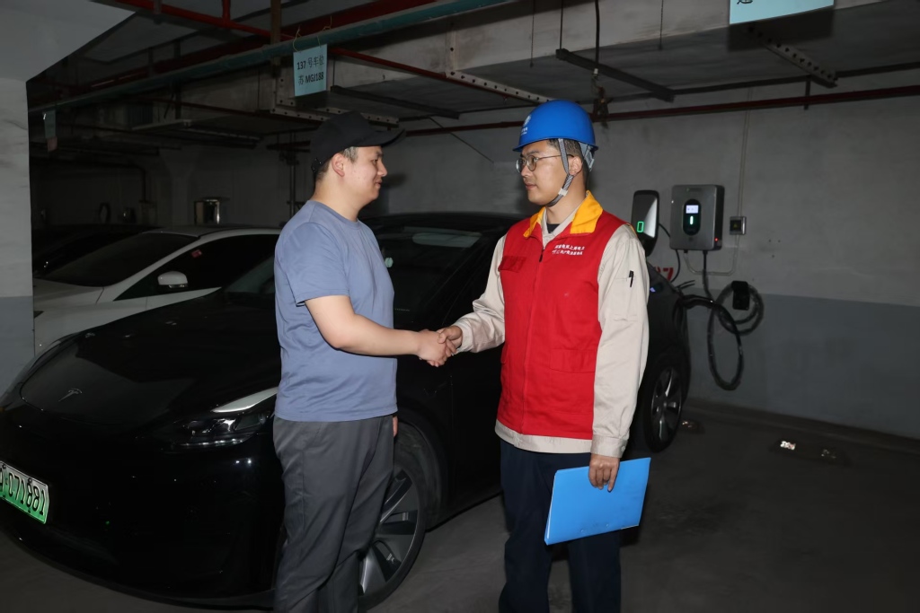 上海市首台居民V2G桩响应放电测试成功，闲散车辆变身“分布式移动储能电站”