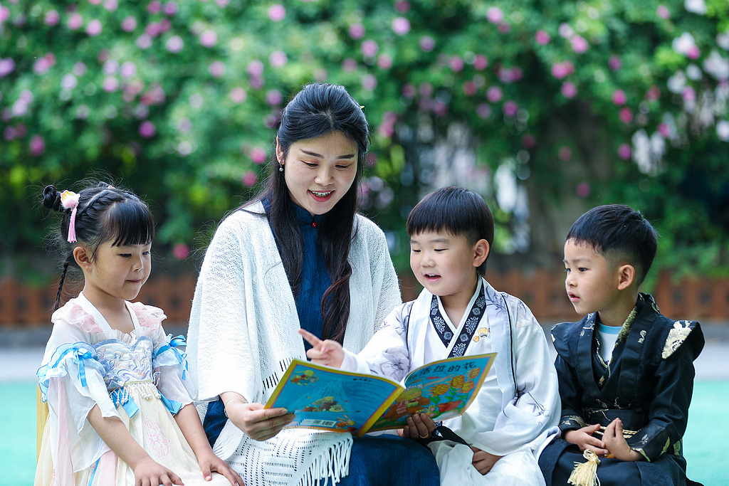 每天阅读一小时，两部门启动实施全国青少年学生读书行动