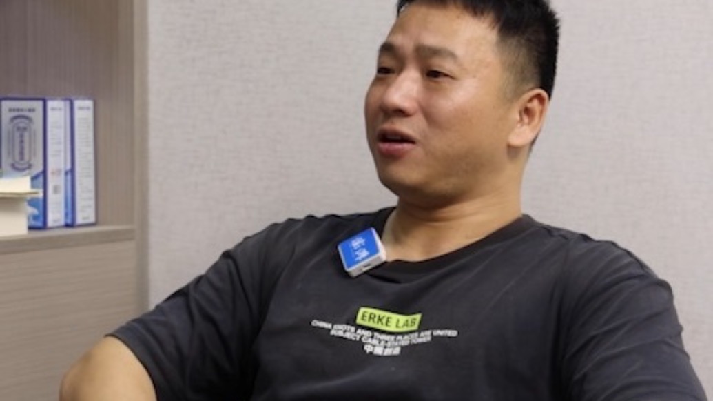 無腿修鞋匠阿泉｜曾一夜之間負債30多萬，“生活對我太殘忍了”