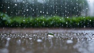 高考期間上海多雷陣雨體感悶熱，考生可適當準備些清涼物品
