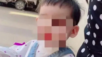 滿洲里“3歲女童被虐待致死”案今日二審開庭，被判無期的生父提出上訴