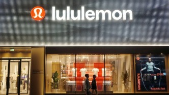 lululemon盤后大跌22%：受美加征關(guān)稅影響，下調(diào)年度利潤指引