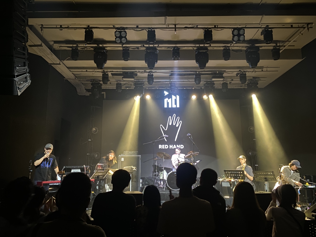 红手乐队走过20年：五个人在一起，继续玩音乐