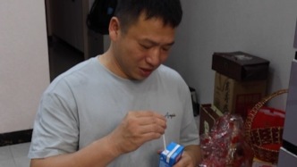 無腿修鞋匠阿泉丨因腎結石手術暫時無法出攤，如何維持生計？
