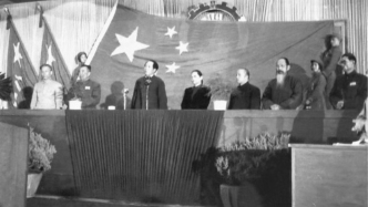 從“紅地五星旗”到“五星紅旗”：新中國國旗名稱考