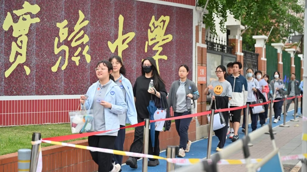 直擊高考首日:“希望是他們最得心應手的一次考試”
