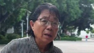 張桂梅向民警求助送暈車考生去考場