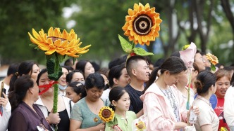直擊｜2025 高考首日：為青春作答，盼“一舉奪魁”