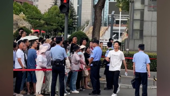 “难度不大，最低能考110分”，考完数学男生第一个冲出考场自信发言