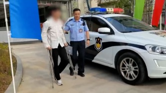 高考生不慎崴腳，交警暖心護(hù)航