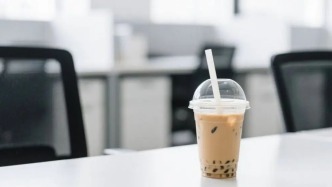 办公室轮流请奶茶？职场社交本质应是轻松互动，而非人情债