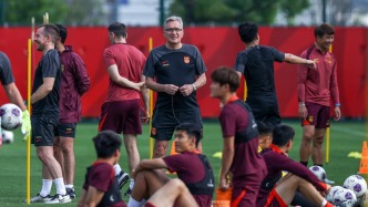 国足重庆首次公开训练热度不减，战巴林阵容将有较大变化