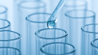“玻尿酸女王”赵燕陷转型焦虑，华熙生物净利降70%营收落后巨子生物