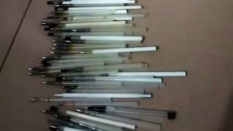 媽媽曬女兒高中三年用過的筆芯：共229支，它們見證了她的努力