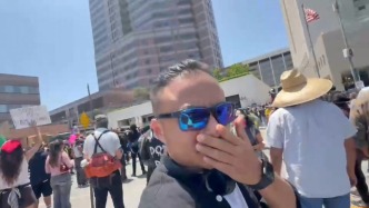 洛杉磯搜捕非法移民引發(fā)抗議，“圍剿腹地”催淚瓦斯煙霧彌漫