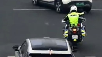 “關鍵時刻還是靠人民警察！”女孩突發暈厥，交警開道護送其4分鐘就醫